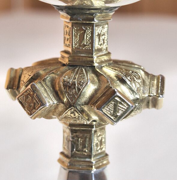 Fil:Øystese, kalk, detalj 2, AMH 2007.jpg