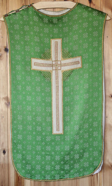 Fil:Øystese, messehakel grøn ryggside, AMH 2007.jpg