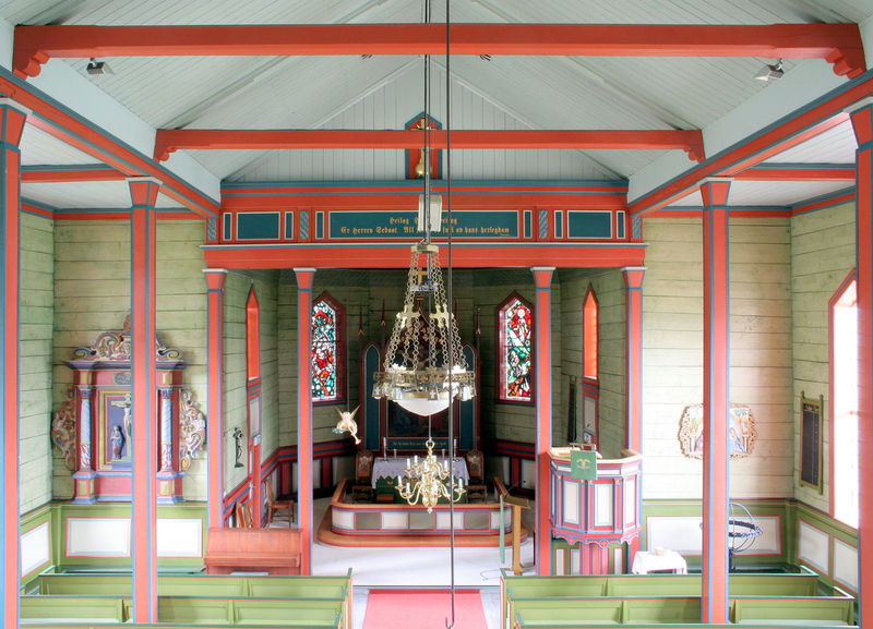 Fil:Øystese,interiør mot aust, AMH 2007.jpg