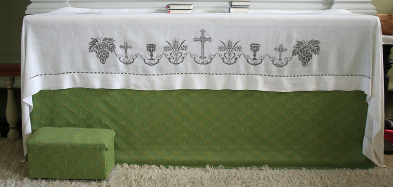 Fil:Altar med parament, AMH 2007.jpg