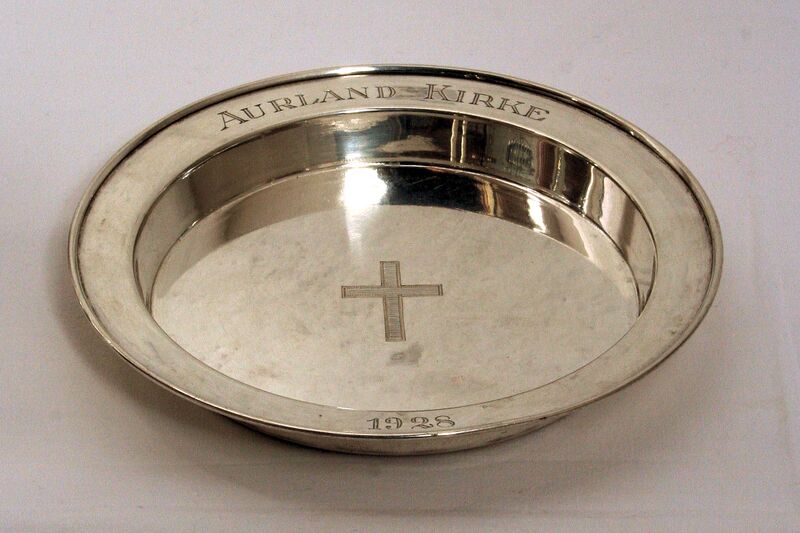 Fil:Aurland kyrkje, disk, AMH 2011.jpg