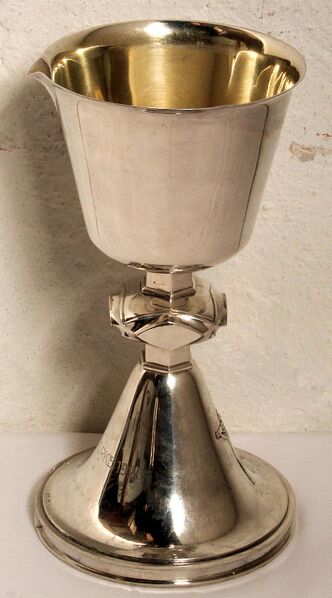 Fil:Aurland kyrkje, kalk, AMH 2011.jpg