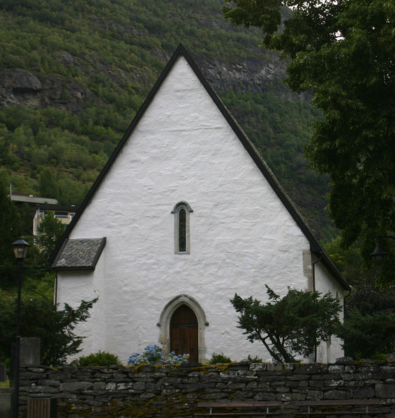 Fil:Aurland vestfasade hoff aug 05.jpg