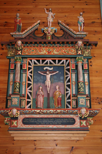 Fil:Austrheim kyrkje Gml.altertavle.jpg