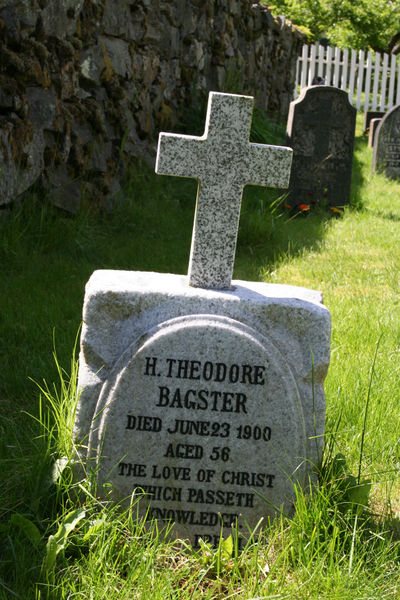 Fil:Bakka, gravminne a, AMH 2011.jpg