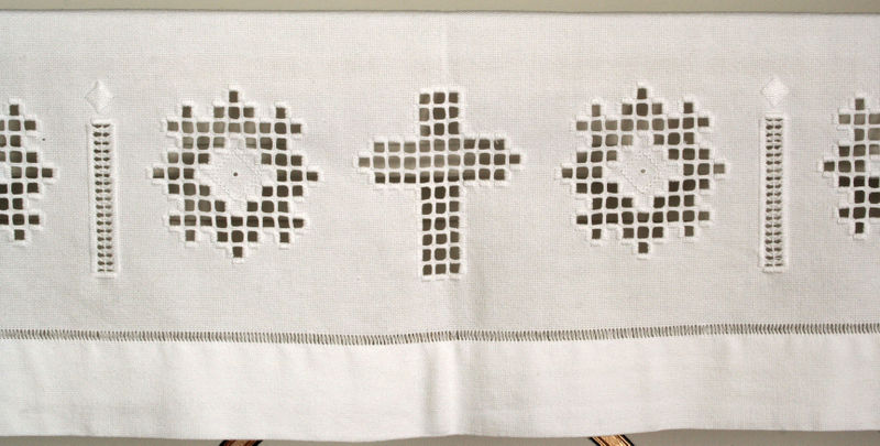 Fil:Bakka kyrkje, altarduk, AMH 2011.jpg