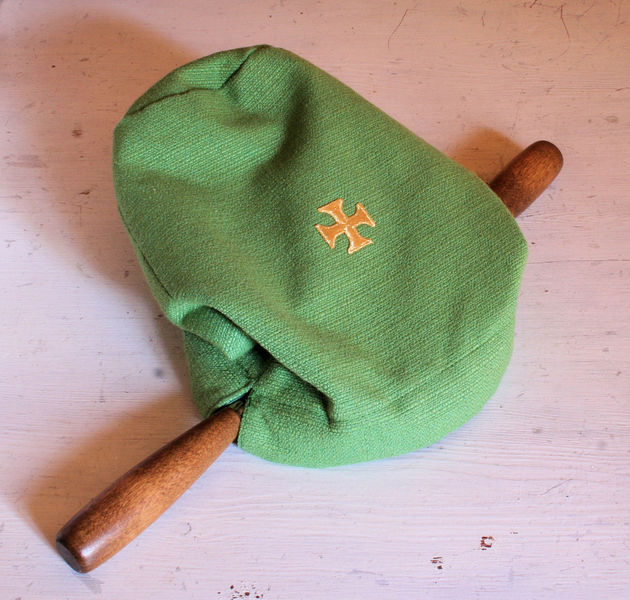 Fil:Bakka kyrkje, kollekthov, AMH 2011.jpg