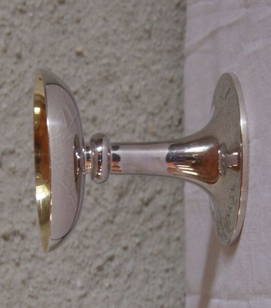 Fil:Bergsdalen kyrkje, særkalk, AMH 2008.jpg