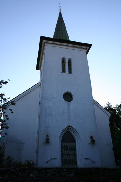 Fil:Birkeland kirke, Nesttun Fasade 3.jpg