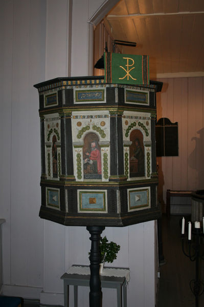 Fil:Bjørke kirke, Nannestad Prekestol 2.jpg