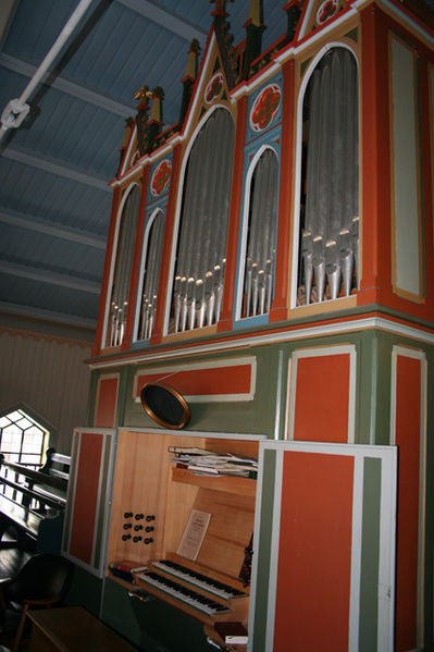 Fil:Blaker kirke Orgel 2.jpg