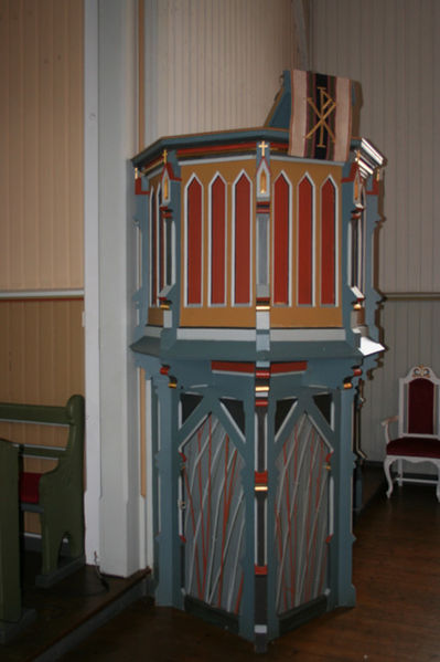 Fil:Blaker kirke Prekestol 2.jpg