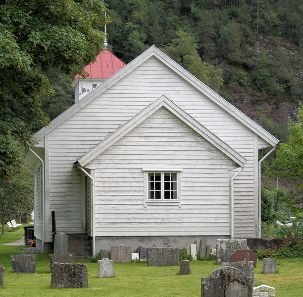 Fil:Bolstadøyri bedehus, (vest)fasaden, AMH 2007.jpg