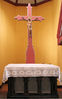 Borgund kyrkje, altar med krusifiks, AMH 2009.jpg