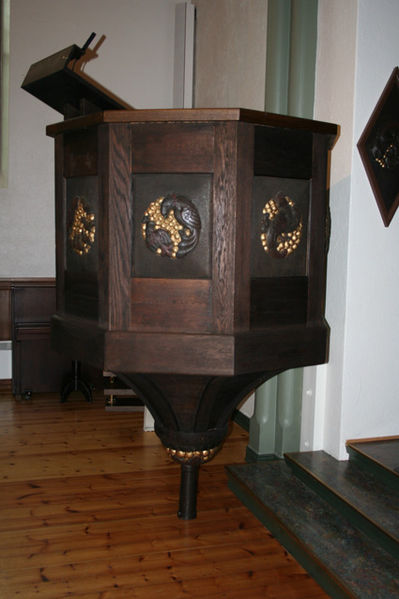 Fil:Bryn kirke, Bærum Prekestol 2.jpg