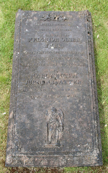 Fil:Dale, gravminne c, AMH 2012.jpg