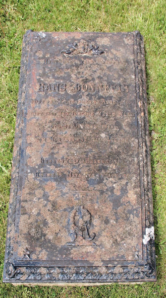 Fil:Dale, gravminne e, AMH 2012.jpg