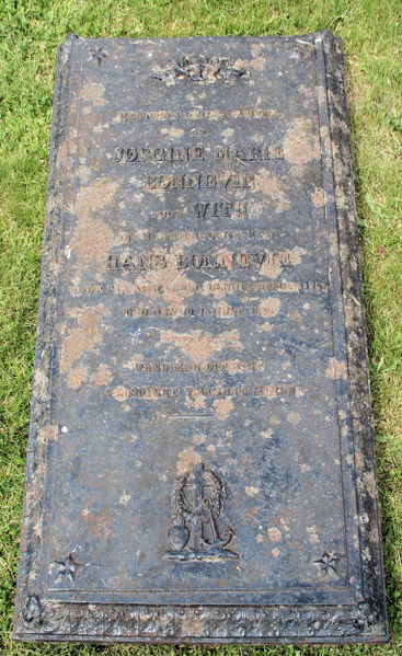 Fil:Dale, gravminne f, AMH 2012.jpg