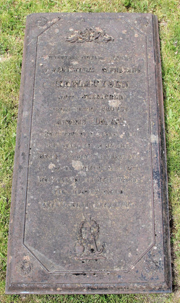 Fil:Dale, gravminne g, AMH 2012.jpg