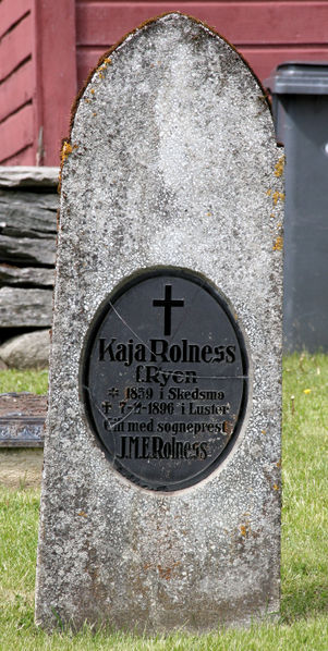 Fil:Dale, gravminne p, AMH 2012.jpg