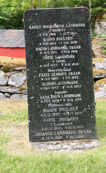 Fil:Dale, gravminne s, AMH 2012.jpg