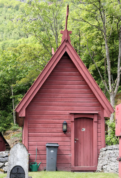 Fil:Dale, uthuset, austfasade, AMH 2012.jpg