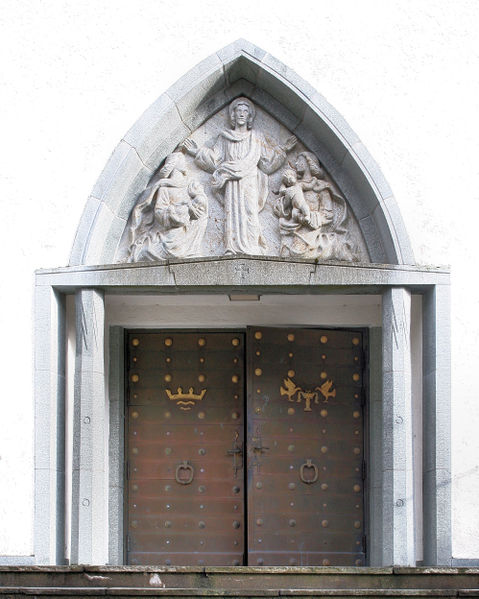 Fil:Dale kyrkje, inngangsdøra, AMH 2008.jpg