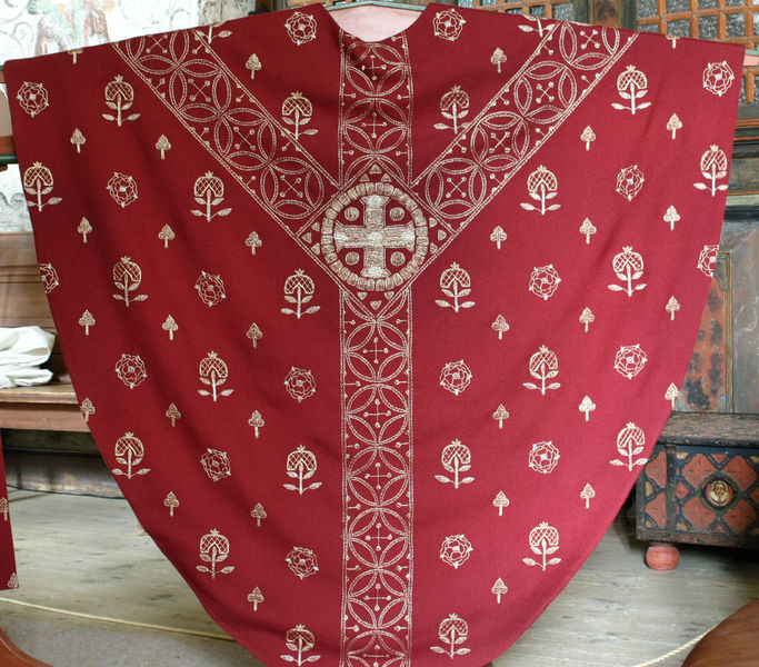 Fil:Dale kyrkje, messehakel raud, AMH 2005.jpg