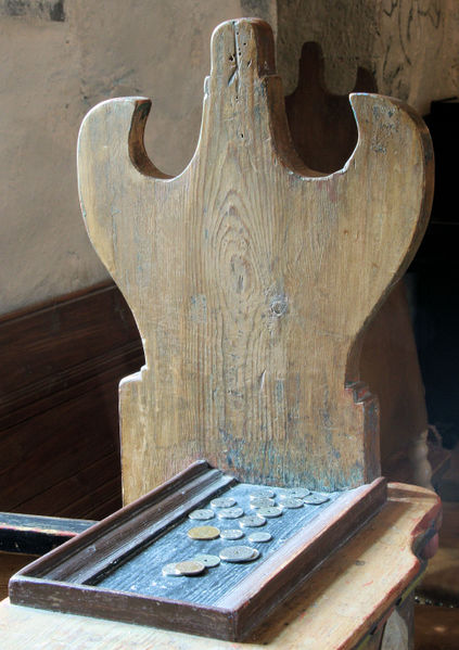 Fil:Dale kyrkje, tavle i klokkarstolen, AMH 2012.jpg