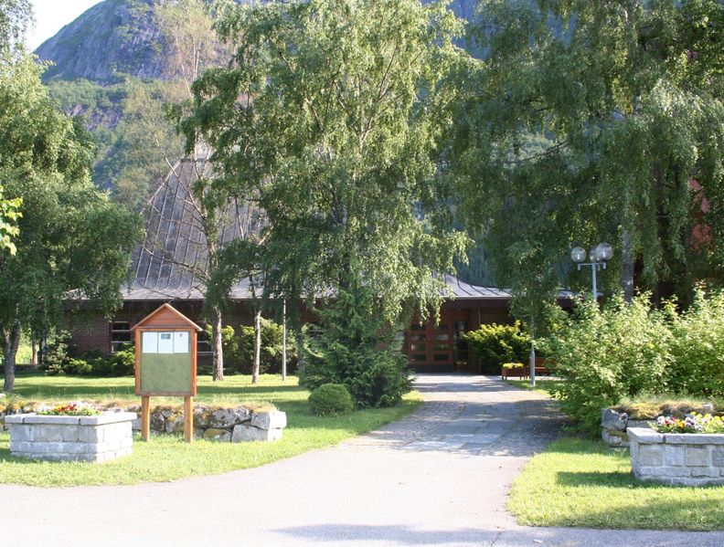 Fil:Eidfjord, eksteriør frå nord, AMH 2006.jpg