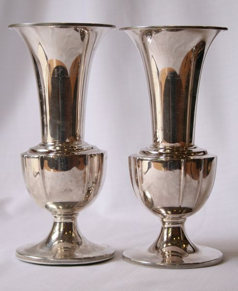 Fil:Eidfjord blomevasar c, AMH 2006.jpg