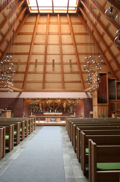 Fil:Eidfjord interiør mot aust, AMH 2006.jpg