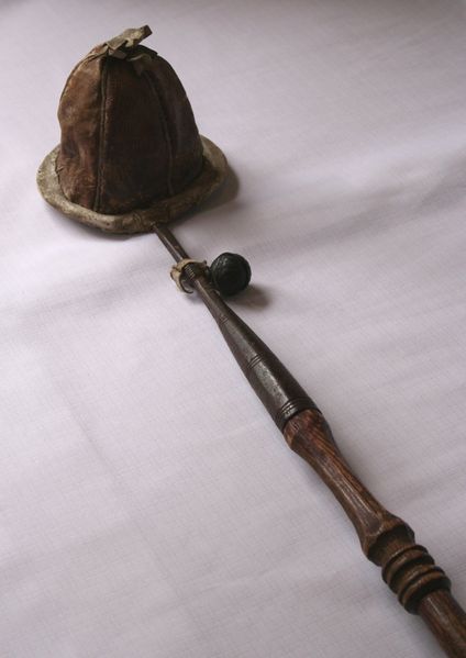 Fil:Eidfjord klingpung (kollekthov) frå ma-kyrkja, AMH 2006.jpg