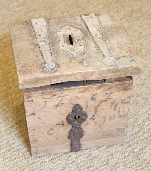 Fil:Eidfjord kollektbøsse frå ma-kyrkja, AMH 2006.jpg