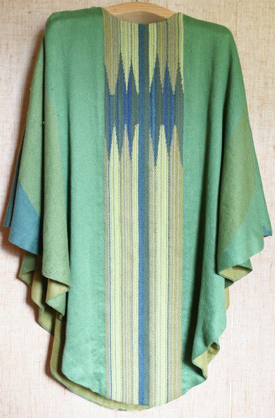 Fil:Eidfjord parament messehakel grøn ryggside, AMH 2006.jpg