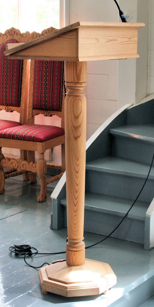 Fil:Eidsland, lesepult, AMH 2008.jpg