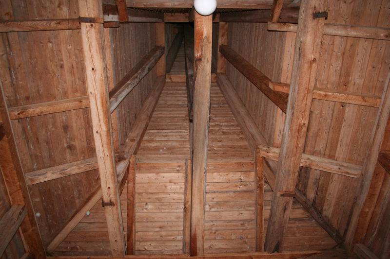 Fil:Eidsland, tårn, hjelmkonstruksjon, AMH 2008.jpg