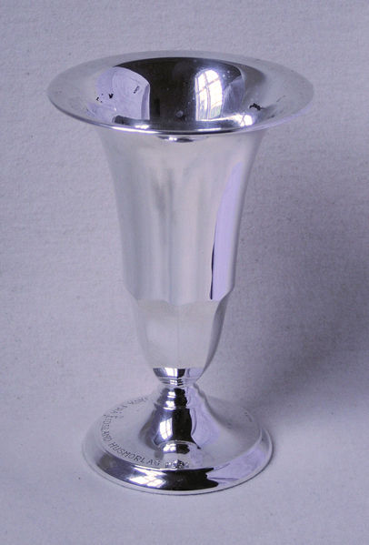 Fil:Eidsland, vase, AMH 2008.jpg