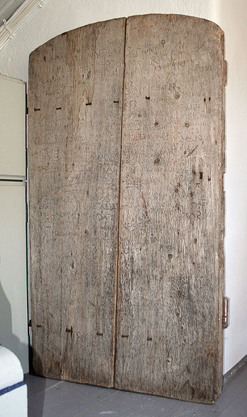 Fil:Eksingedalen, dør frå Flatekvål kapell, AMH 2008.jpg