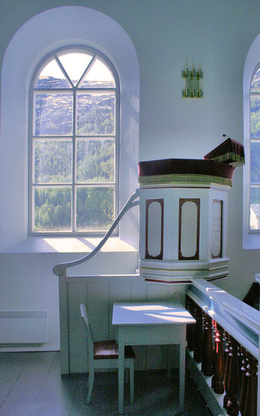 Fil:Eksingedalen, preikestol sett frå nord, AMH 2008.jpg