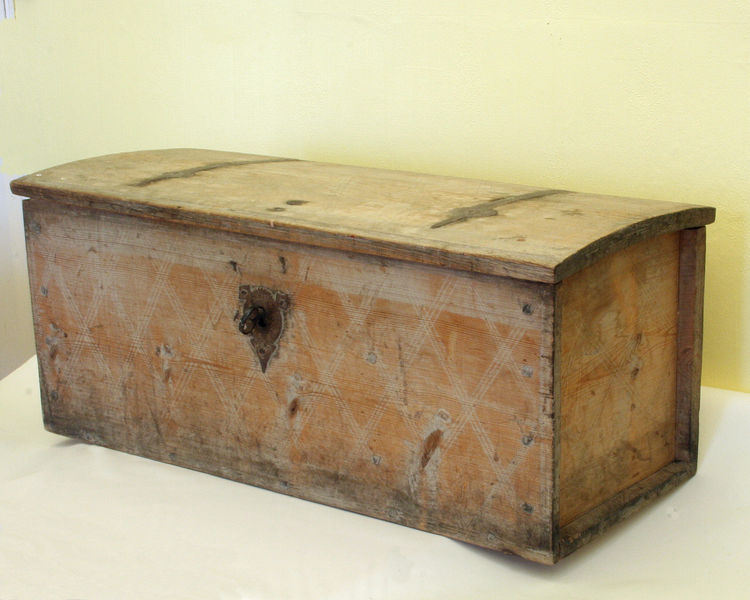 Fil:Eksingedalen, større kiste, AMH 2008.jpg