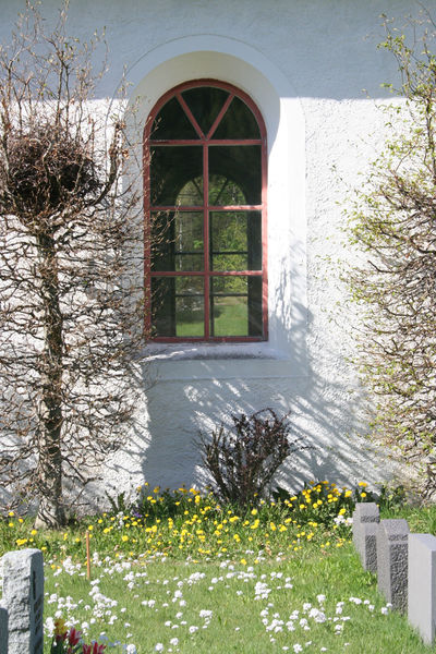 Fil:Eksingedalen, vindauge i sørmuren, AMH 2008.jpg