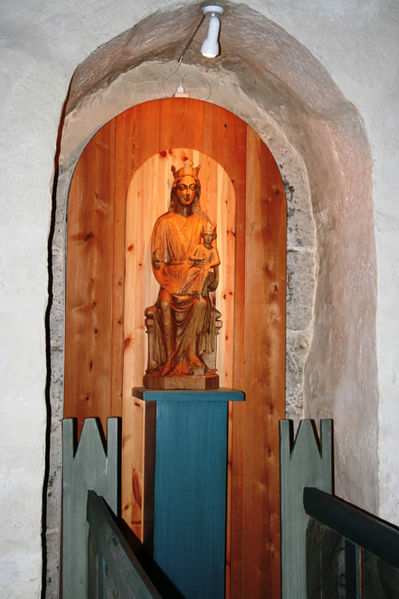 Fil:Enebakk kirke Madonna kopi.jpg
