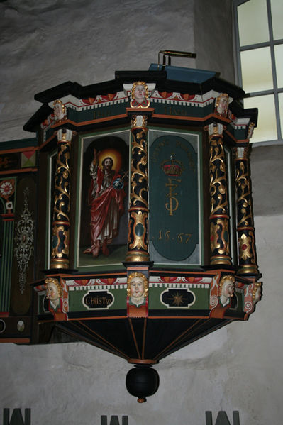 Fil:Enebakk kirke Prekestolen 6.jpg