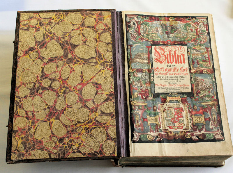 Fil:Evanger, Bibel, oppslag, AMH 2007.jpg