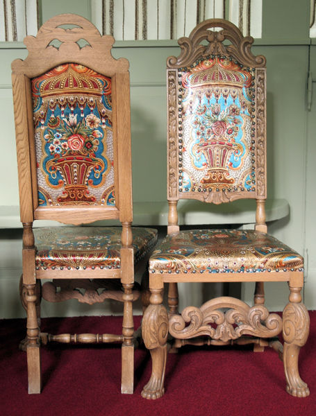 Fil:Evanger, brudestolar, AMH 2007.jpg