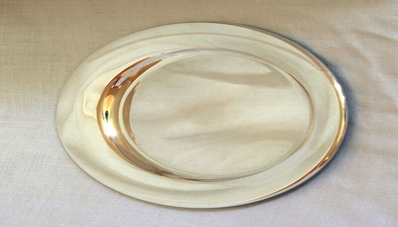 Fil:Farnes kyrkje, brødfat, AMH 2009.jpg