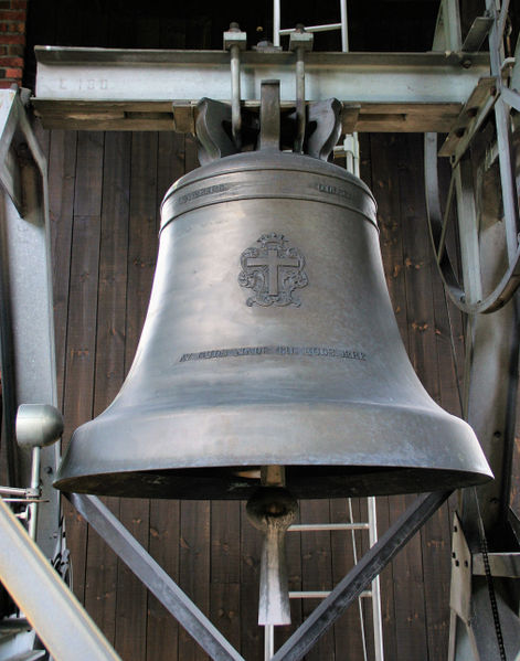 Fil:Farnes kyrkje, klokke a, AMH 2009.jpg