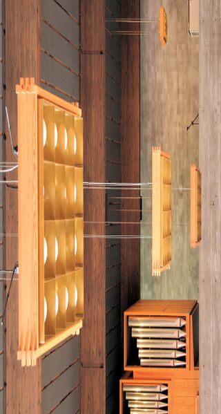 Fil:Farnes kyrkje, lysekroner, AMH 2009.jpg