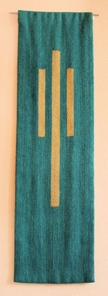 Fil:Farnes kyrkje, preikestolklede grønt, AMH 2009.jpg